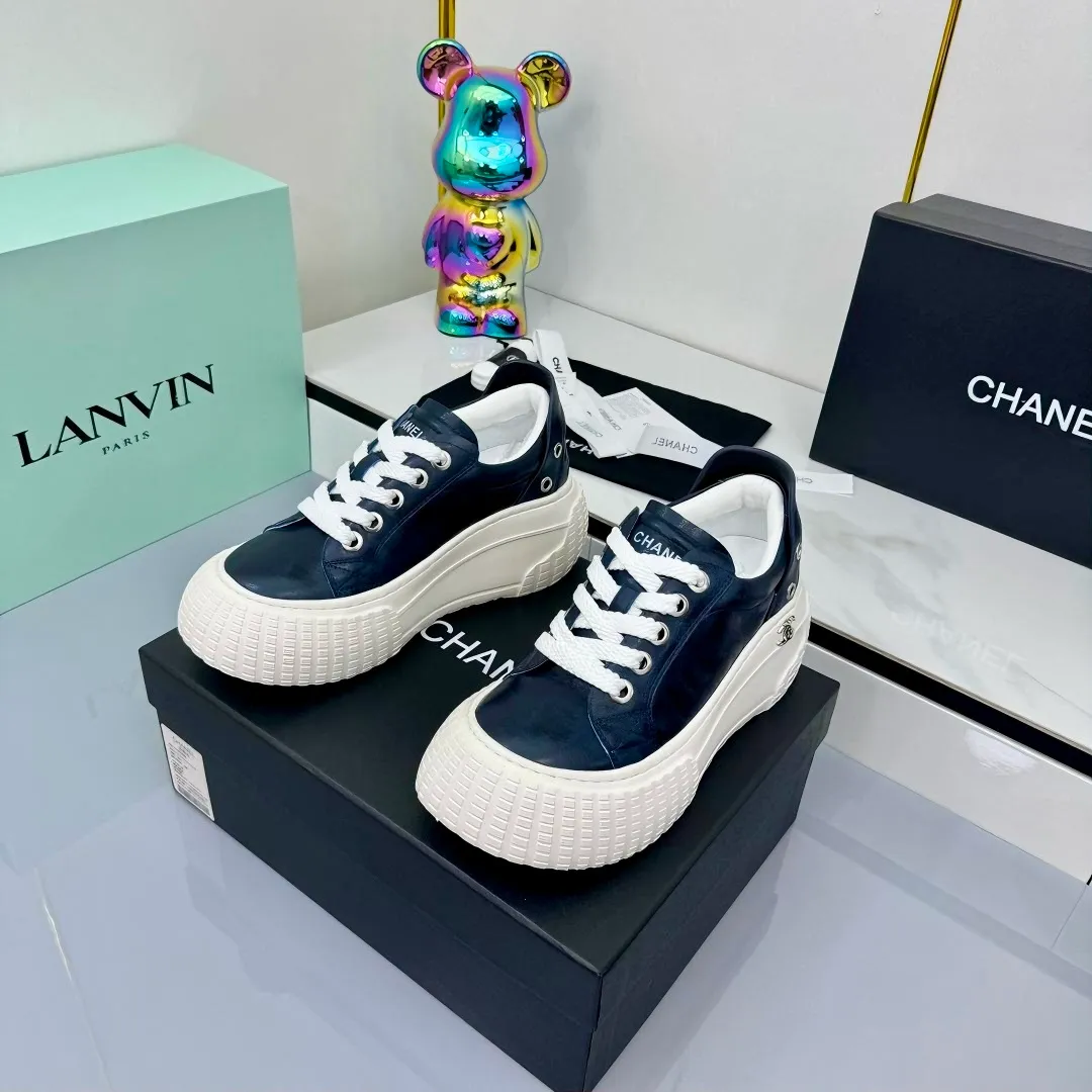 👟👟Ex-factory price 640👟👟 Chanel bread shoes ~ original calfskin panda shoes Chanel 25C latest hot style panda black and white sports shoes casual sneakers Xiaoxiang hot item classic black and white panda color coco girls must pay Fabric: original custom mixed sheepskin lining: original imported breathable mesh lining outsole: Original molded rubber + TPU combination Size: Women's 35-41
